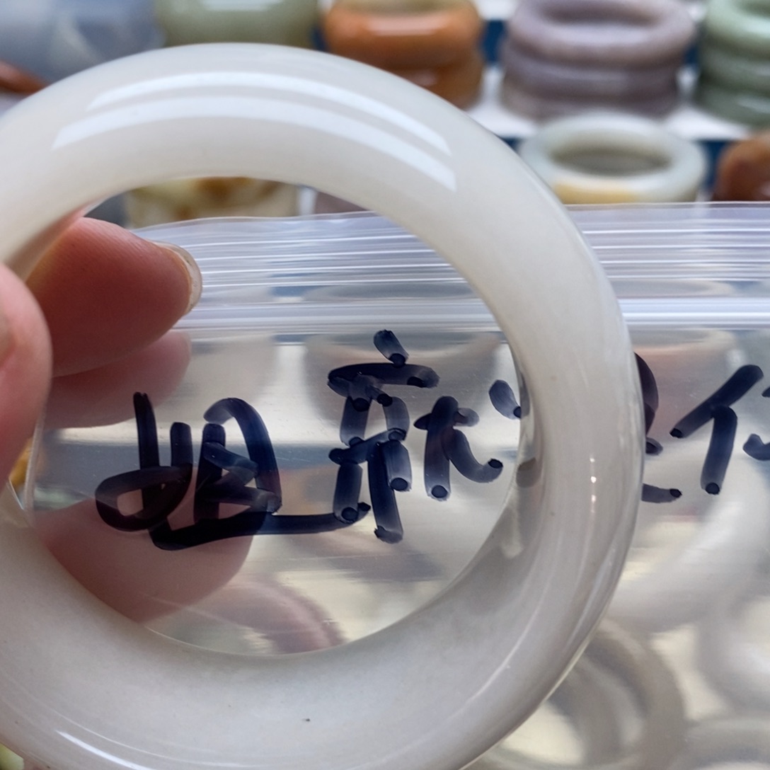 石英质玉手镯未镶嵌?****?