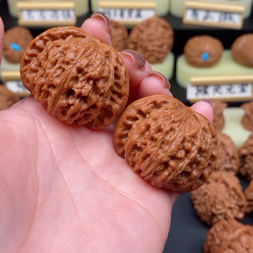 【闪购商品】文玩核桃吊坠劳****范白狮子