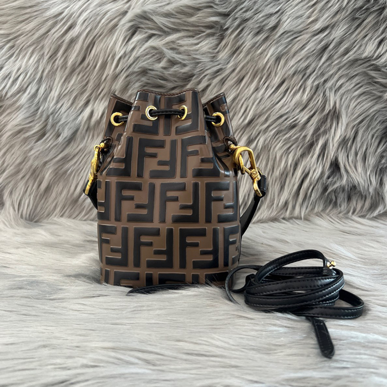 95新 FENDI/芬迪 99新Fendi芬迪老花经典小水桶肩带在原始成色