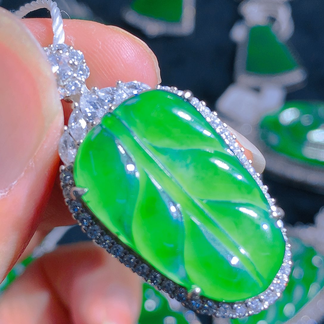 翡翠颈饰银S925镶嵌吊坠