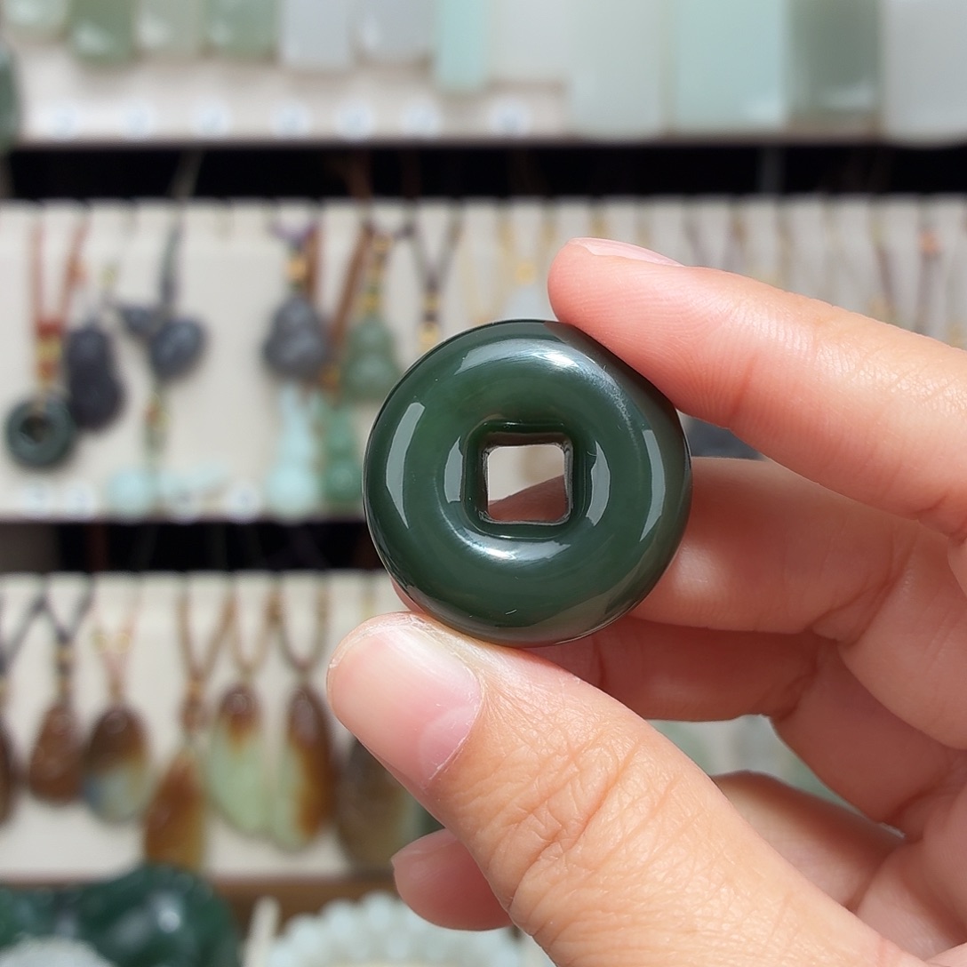 漫***辰和田玉未镶嵌颈饰碧玉平安扣