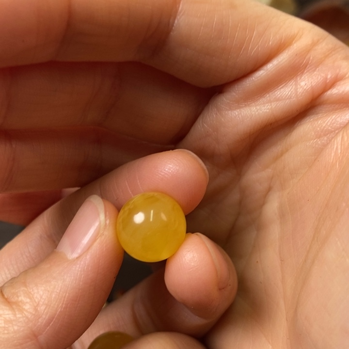 梁***༣琥珀未镶嵌颈饰天然原矿假一赔十