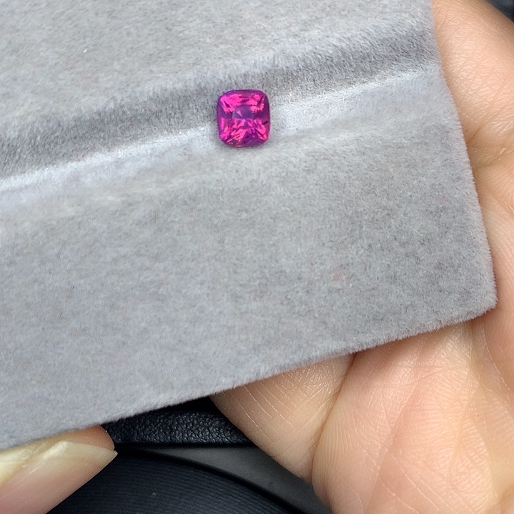 蓝宝石裸石1.07ct无烧紫蓝宝