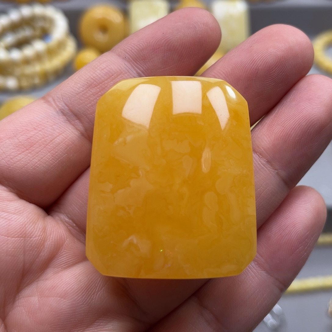 琥珀未镶嵌颈饰吊坠