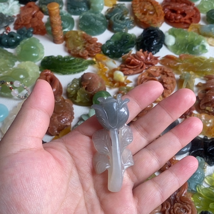 蛇纹石玉颈饰未镶嵌