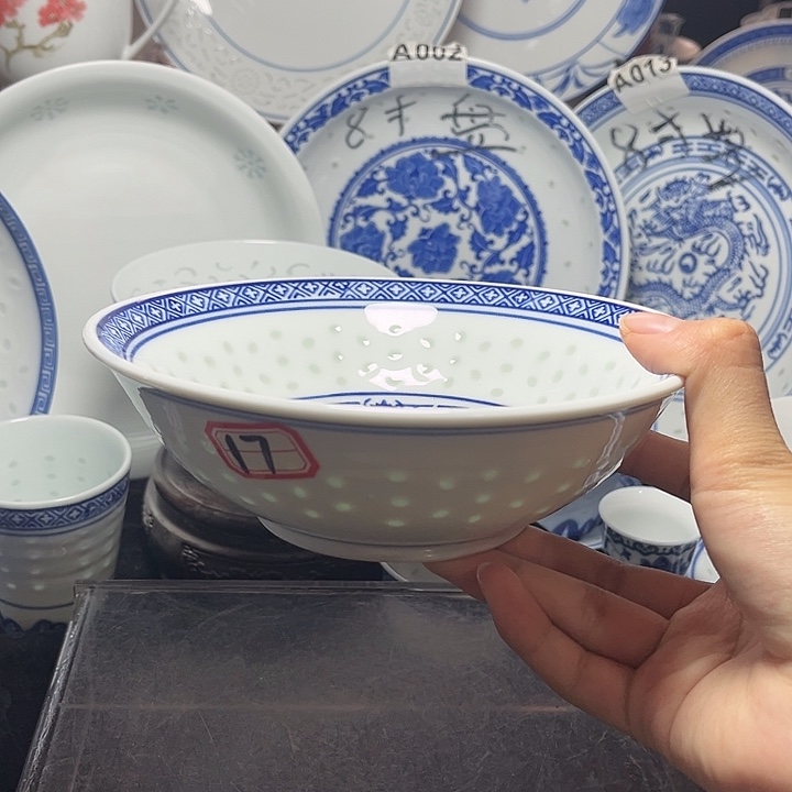 碗青花玲珑七寸龙纹荷叶碗