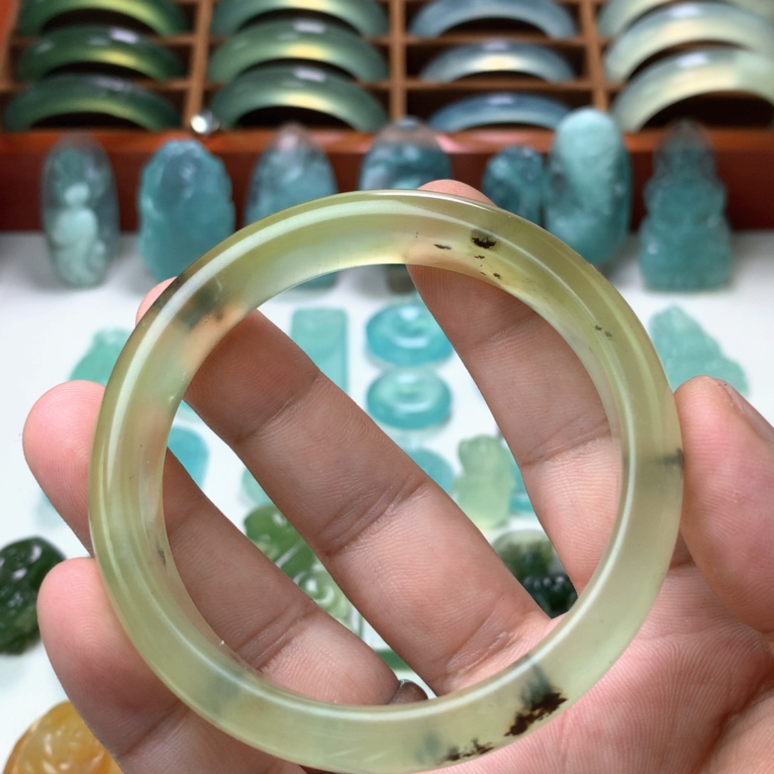 梨***落蛇纹石玉未镶嵌手镯