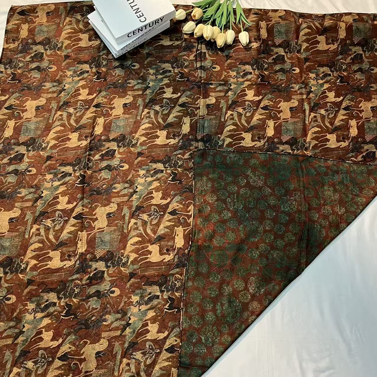 140提花丝绒方巾-灵驹古褐 双面异稿135cm丝巾