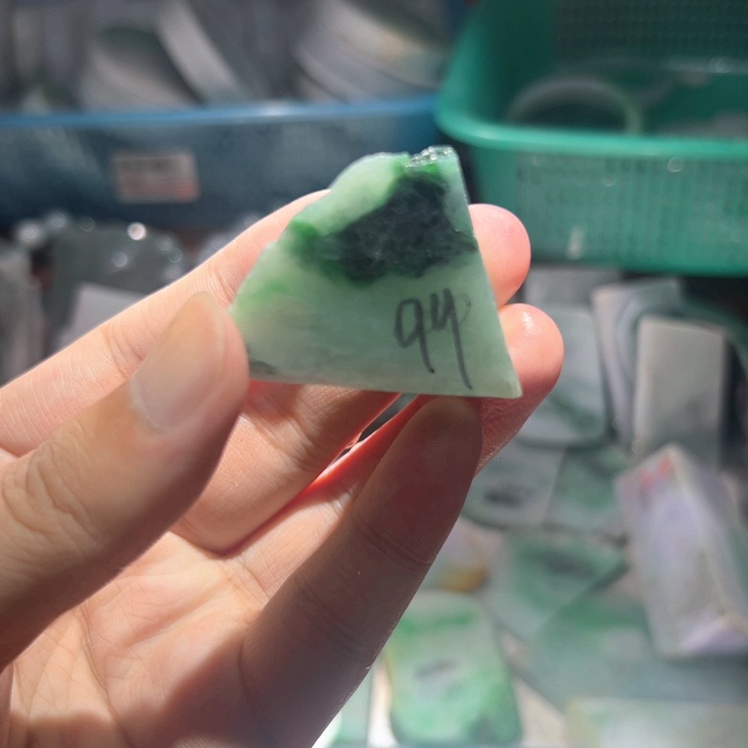 翡翠未镶嵌颈饰翡翠原石