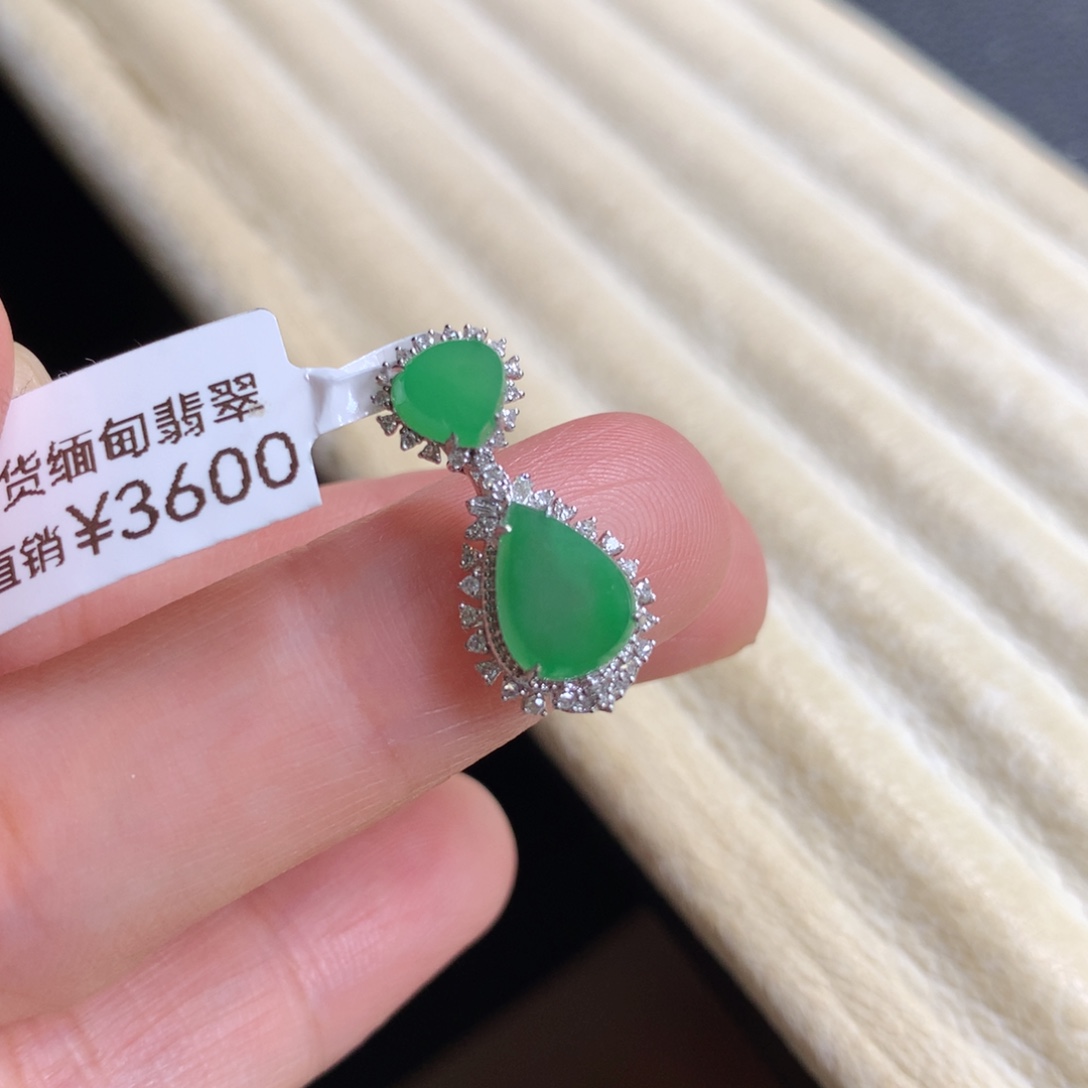 颈饰未镶嵌翡翠水滴