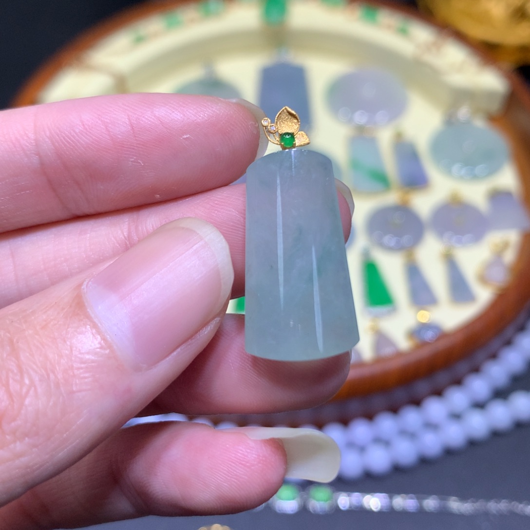 翡翠吊坠(不含链)18K金镶嵌