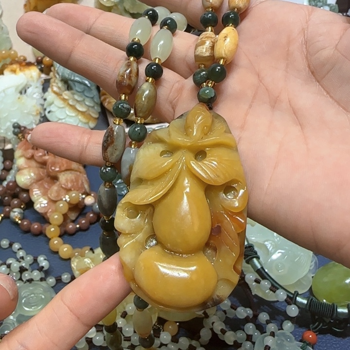 蛇纹石玉吊坠未镶嵌