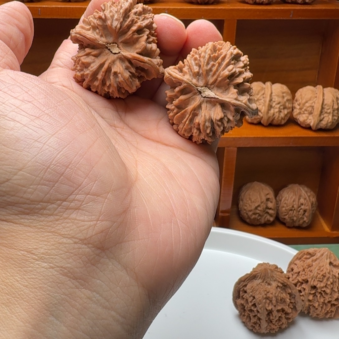 澤***…吊坠文玩核桃满天星