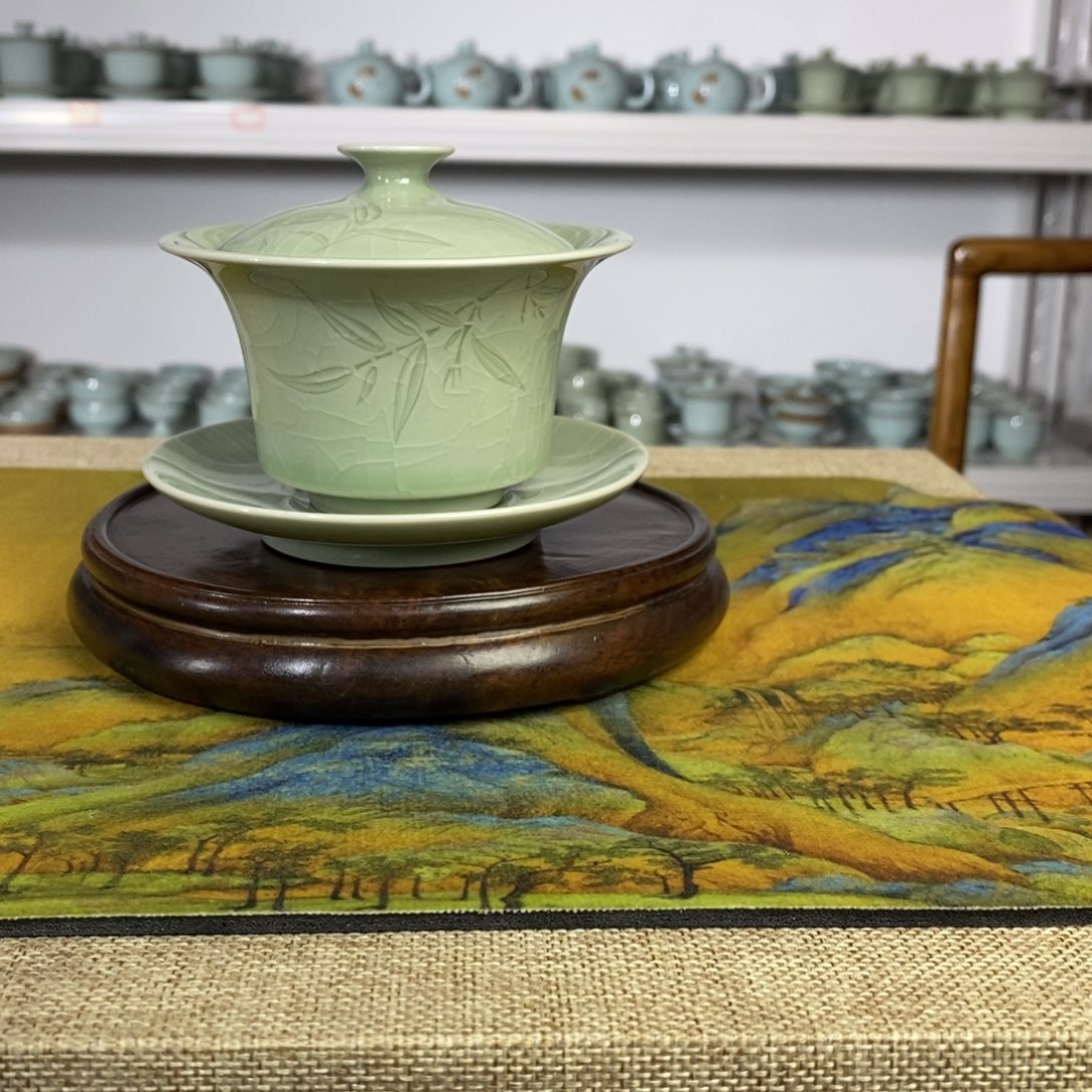 【闪购商品】豆绿竹叶盖碗微微瑕。。。。。。。