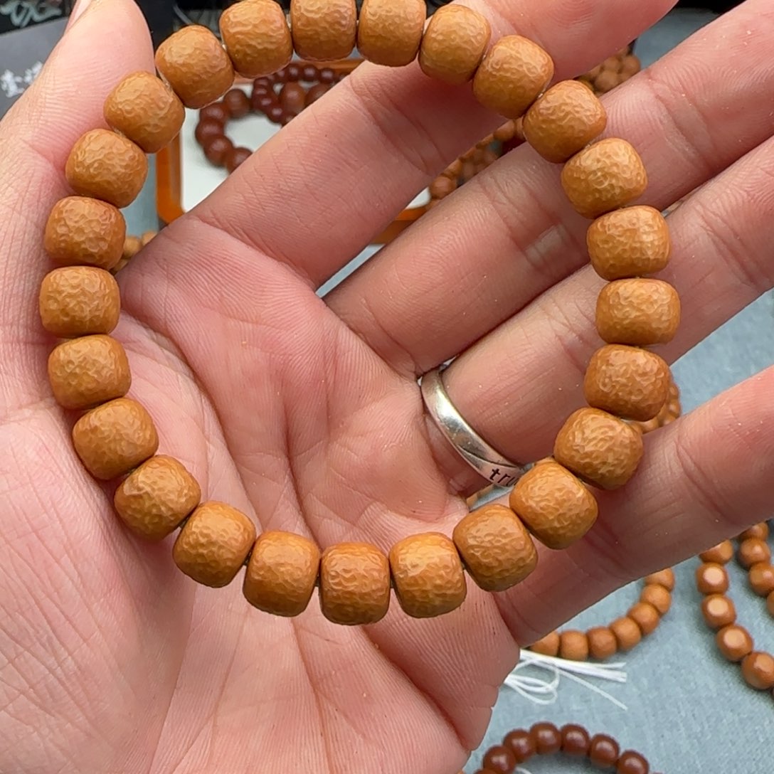 乌***号猴头核桃吊坠猴头雕刻波澜