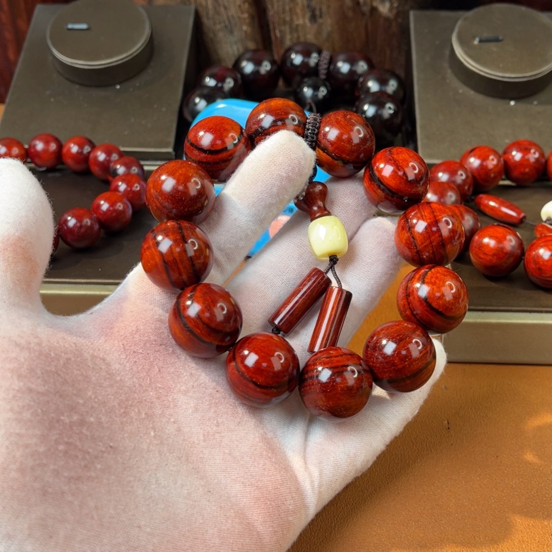 檀香紫檀（小叶紫檀）阳**人