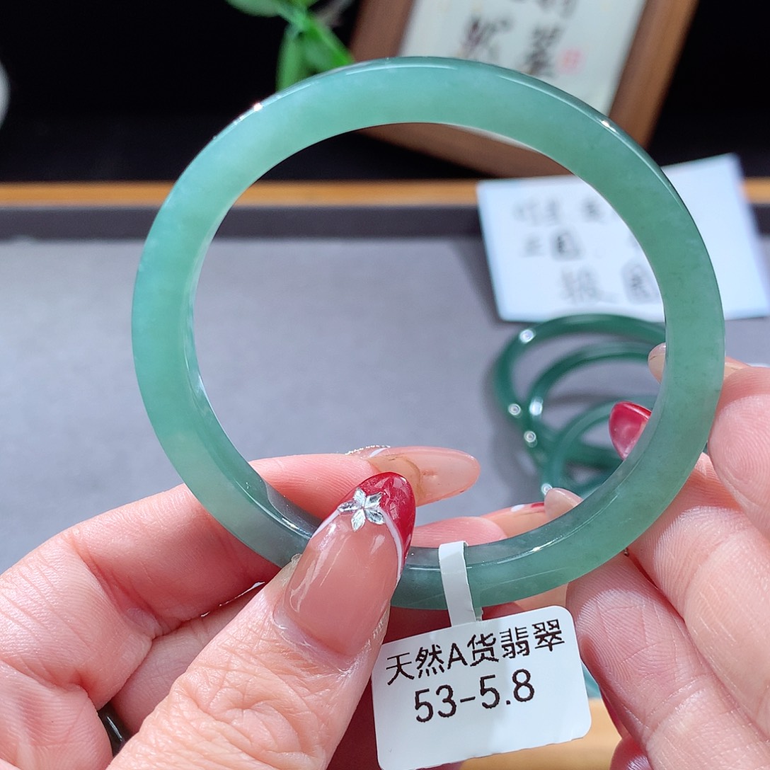 翡翠手镯（圆镯）未镶嵌