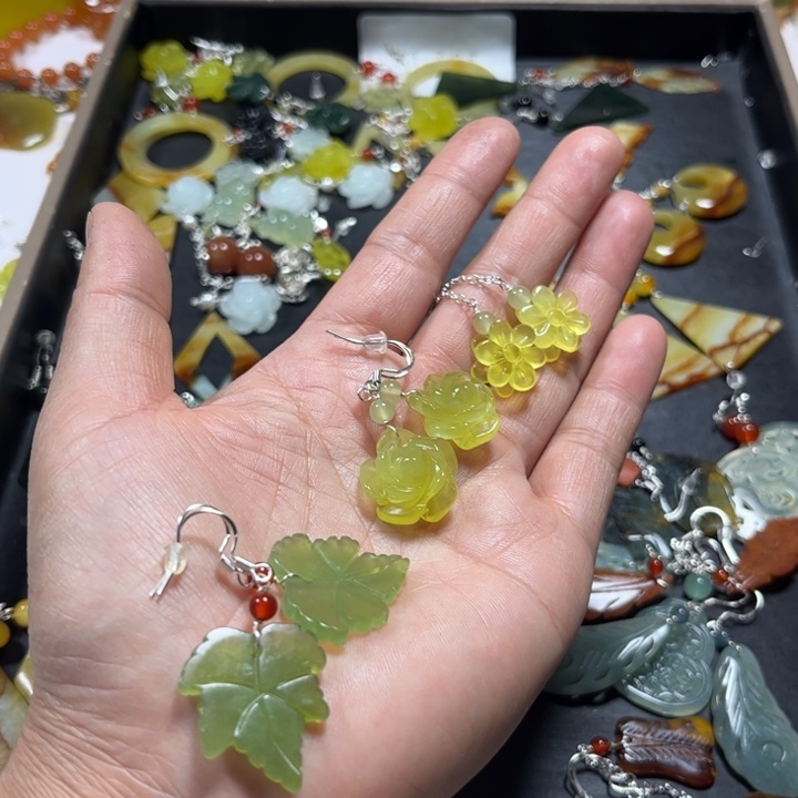 蛇纹石玉合金耳饰