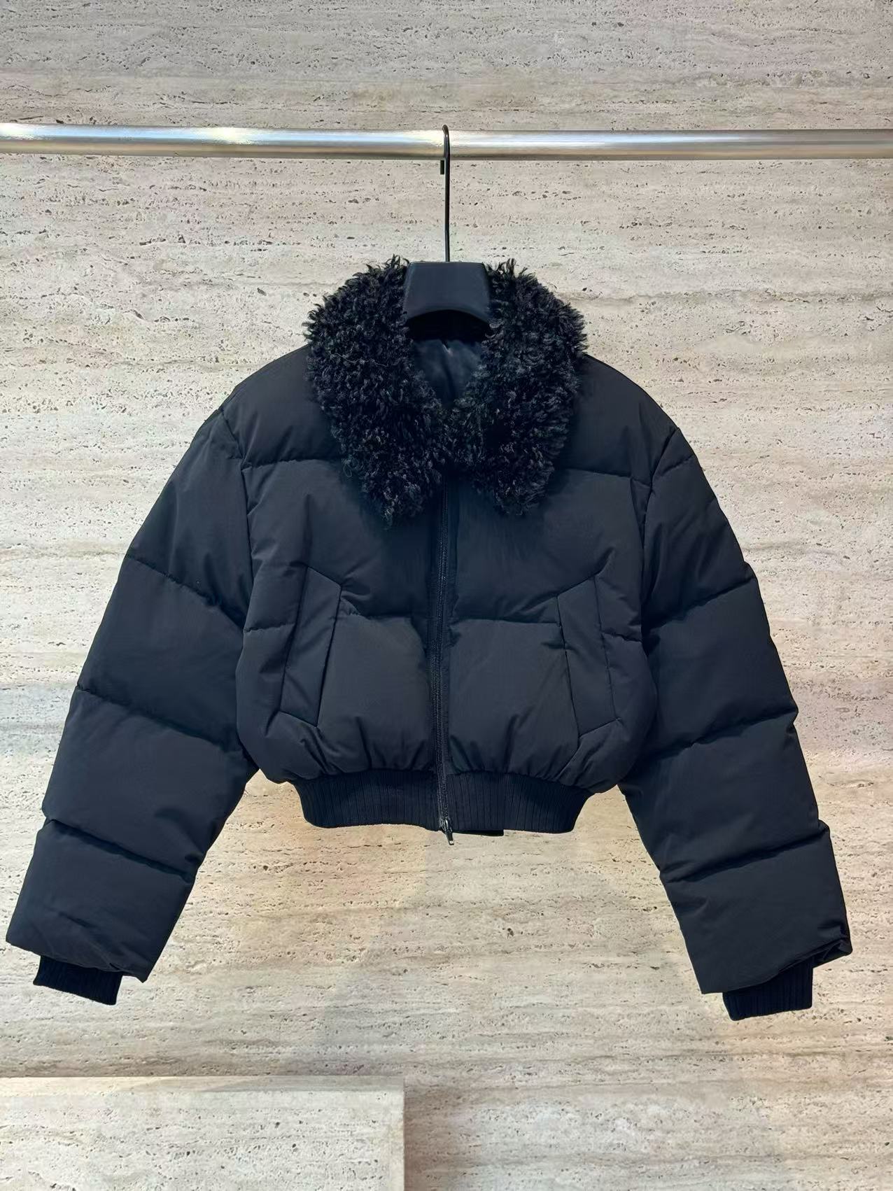 【Xenia】黑色毛领高腰短款保暖外套羽绒服女