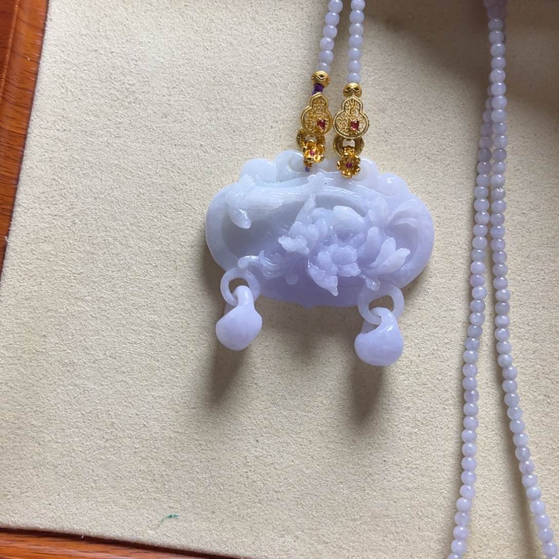 翡翠颈饰未镶嵌紫锁