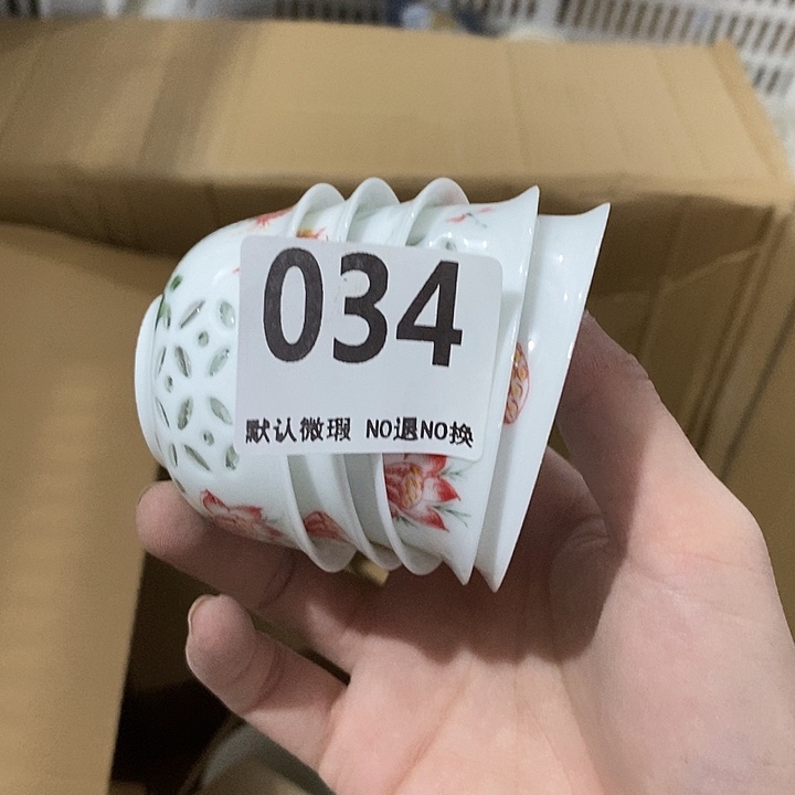 曹***淼茶具微瑕，介意勿拍