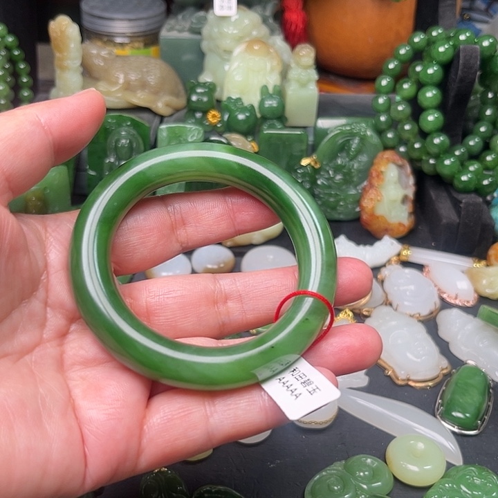 啊***呀和田玉未镶嵌颈饰