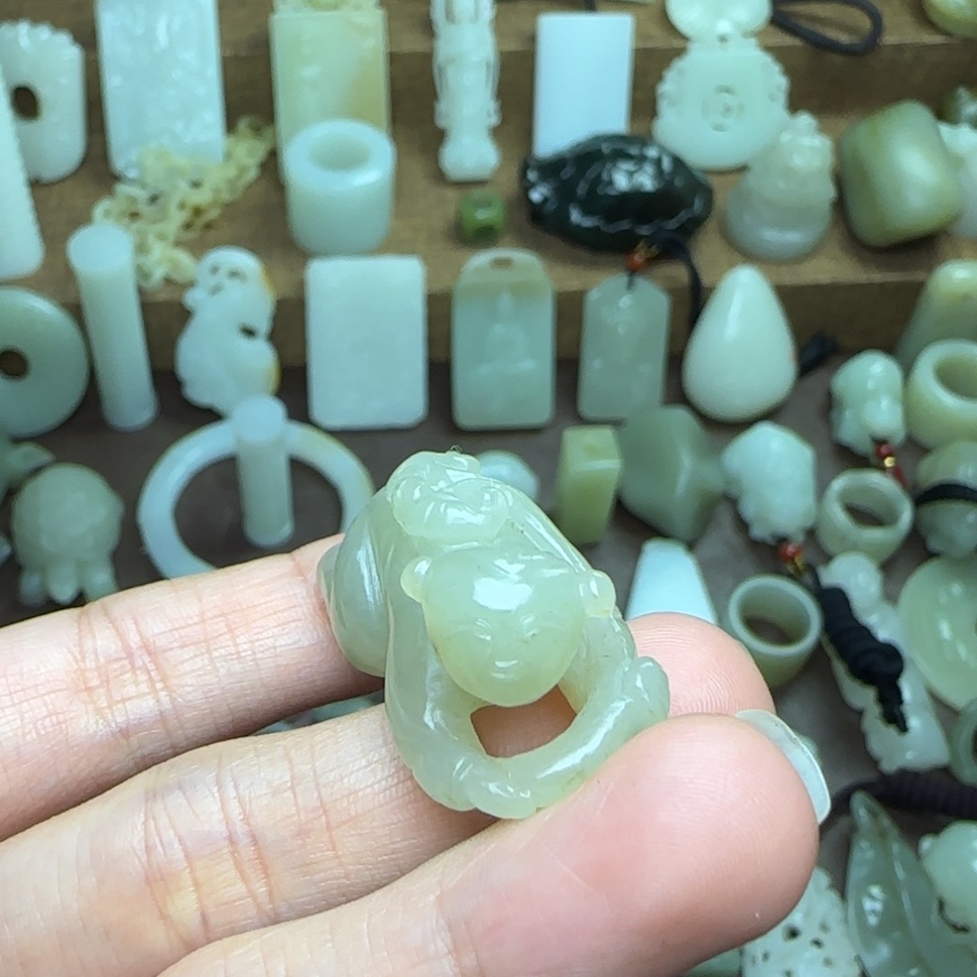 和田玉挂件未镶嵌童子