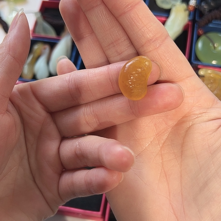 开***心蛇纹石玉未镶嵌颈饰