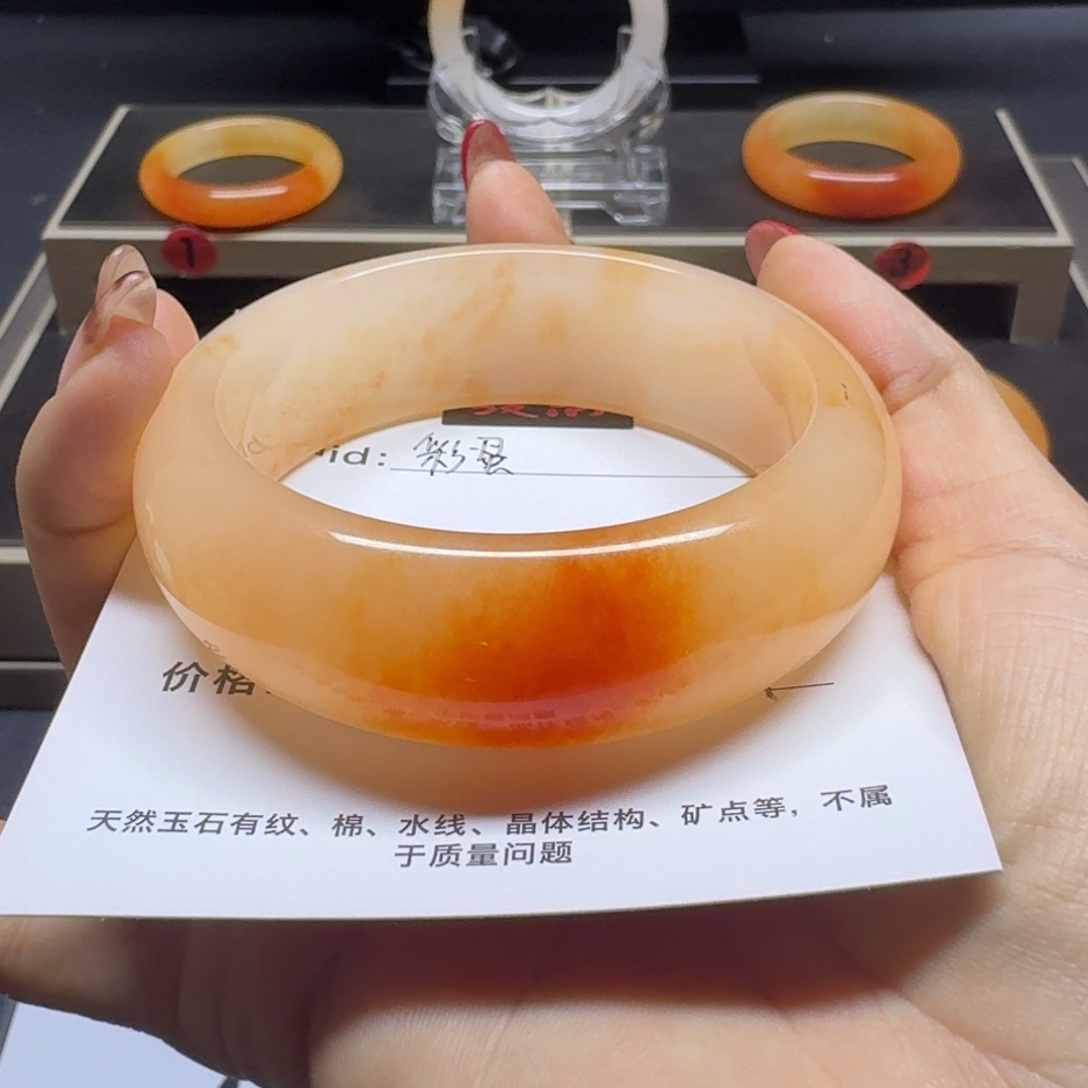 彩***9石英质玉（黄龙玉）未镶嵌手镯