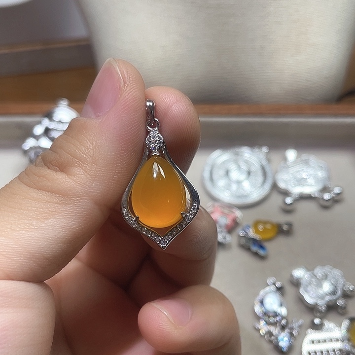 坠链均足银锆石黄色水滴