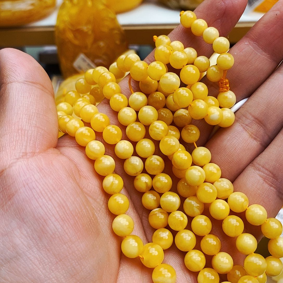 蜜蜡颈饰未镶嵌你****?天然保真假一赔十