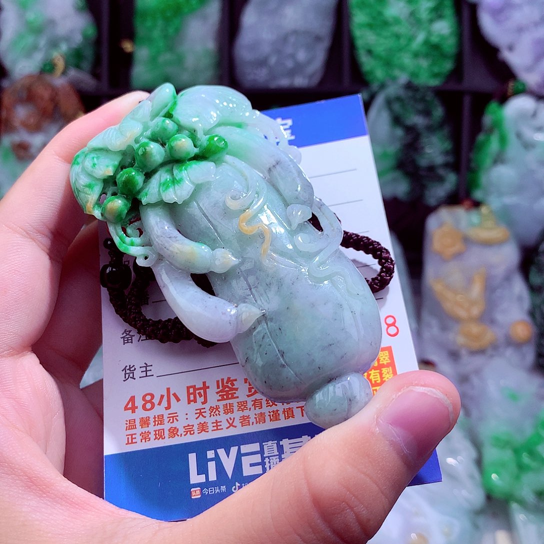翡翠未镶嵌颈饰挂件