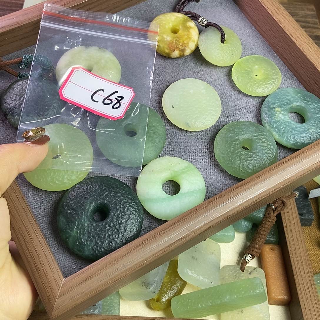 蛇纹石玉手链未镶嵌金***子
