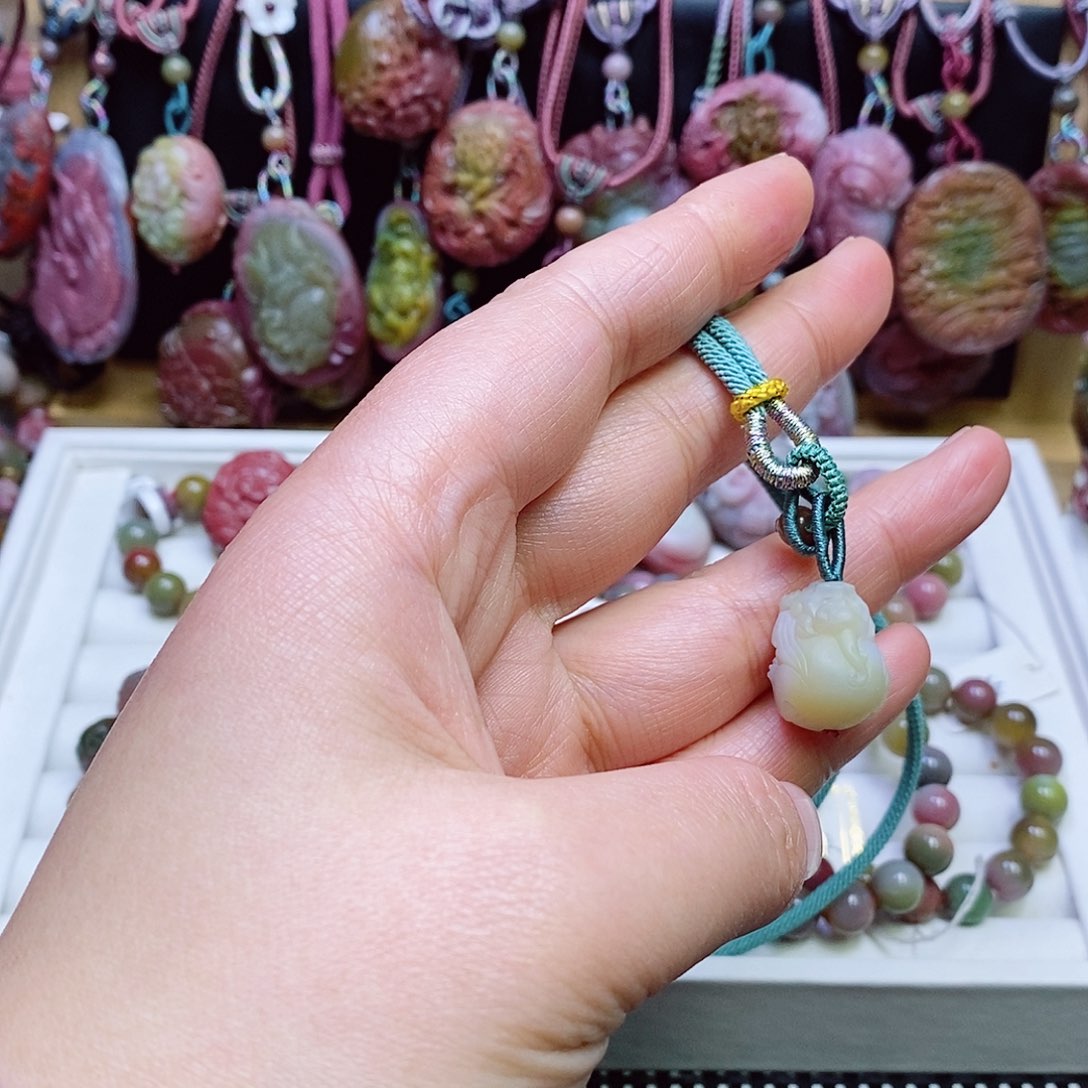 玛瑙/玉髓盐源玛瑙吊坠未镶嵌