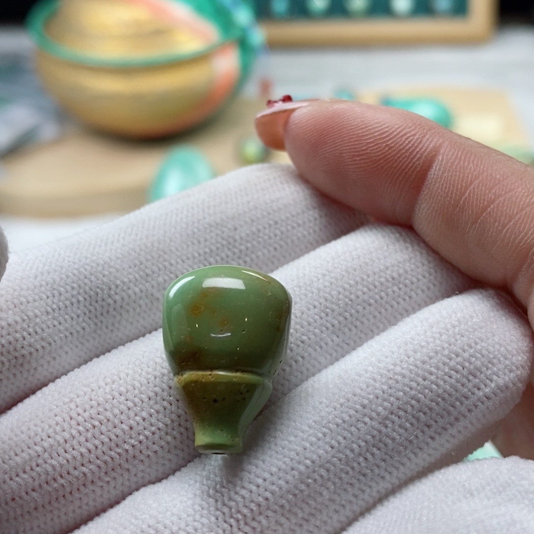 绿松石颈饰未镶嵌