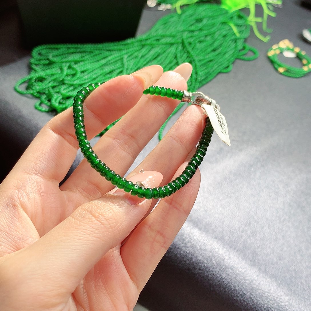 翡翠手链未镶嵌翡翠