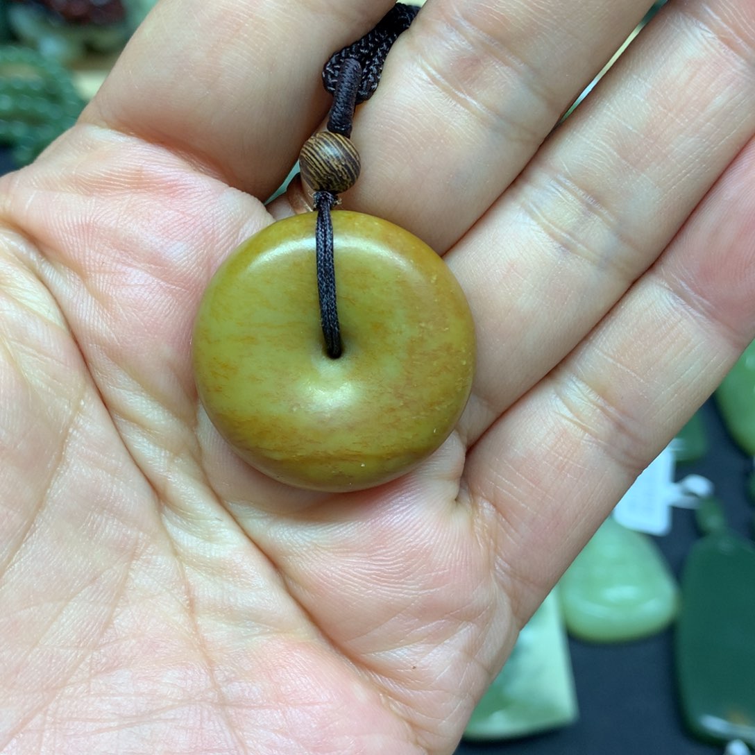 岫岩河磨玉（透闪石质玉）颈饰未镶嵌