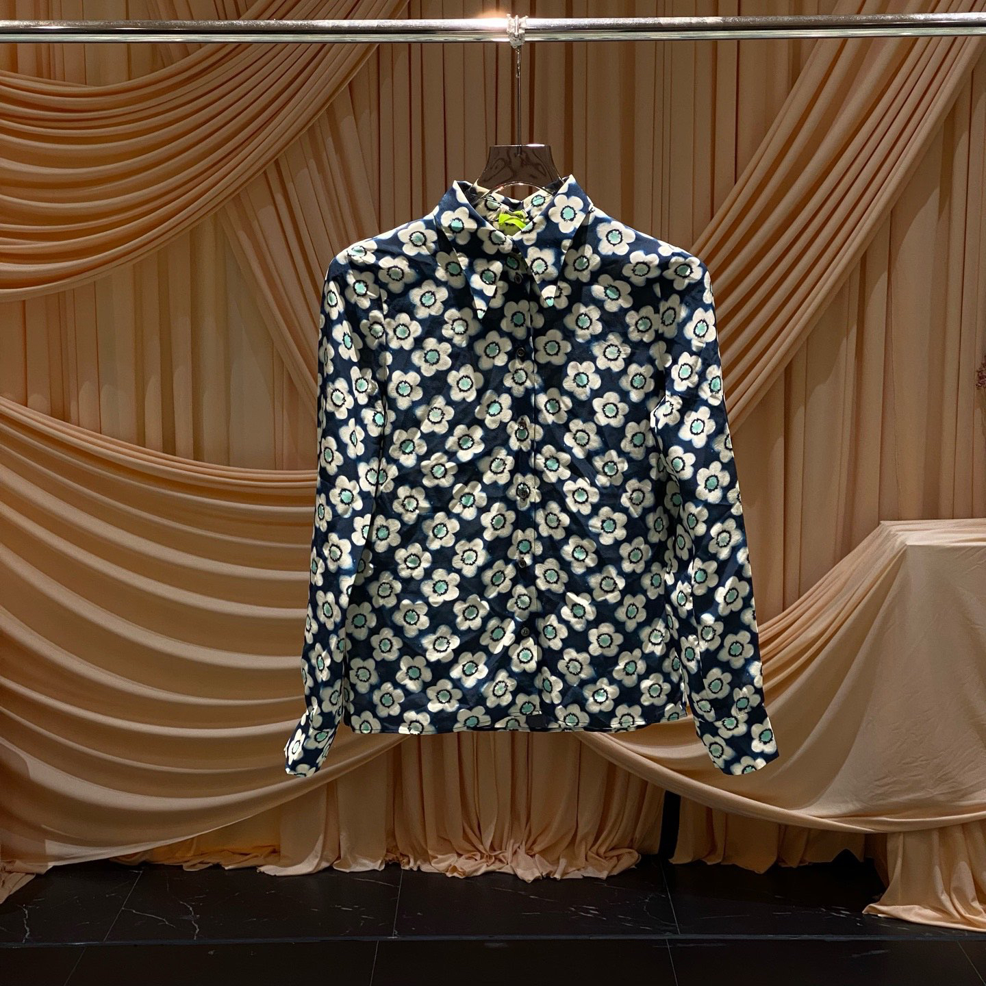 99新 MIU MIU/缪缪 miu miu 缪缪太阳花仓蚕丝衬衫/38码/JM37986