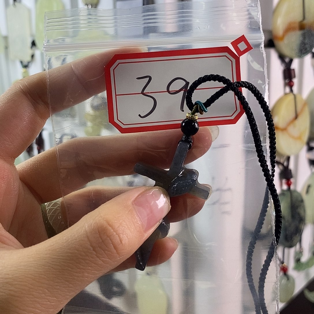 蛇纹石玉颈饰未镶嵌你*家39