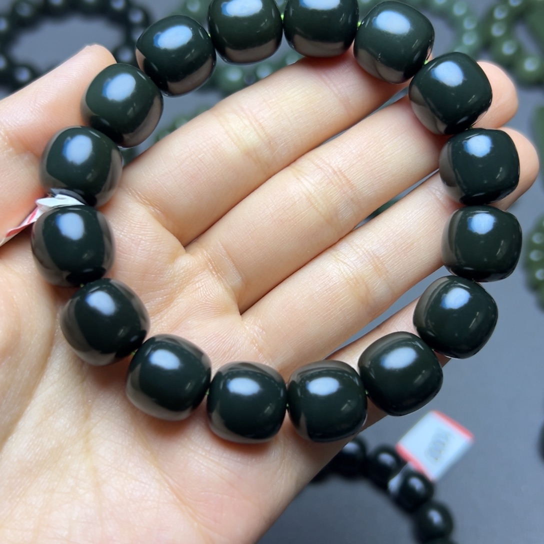 老***杨和田玉未镶嵌手链