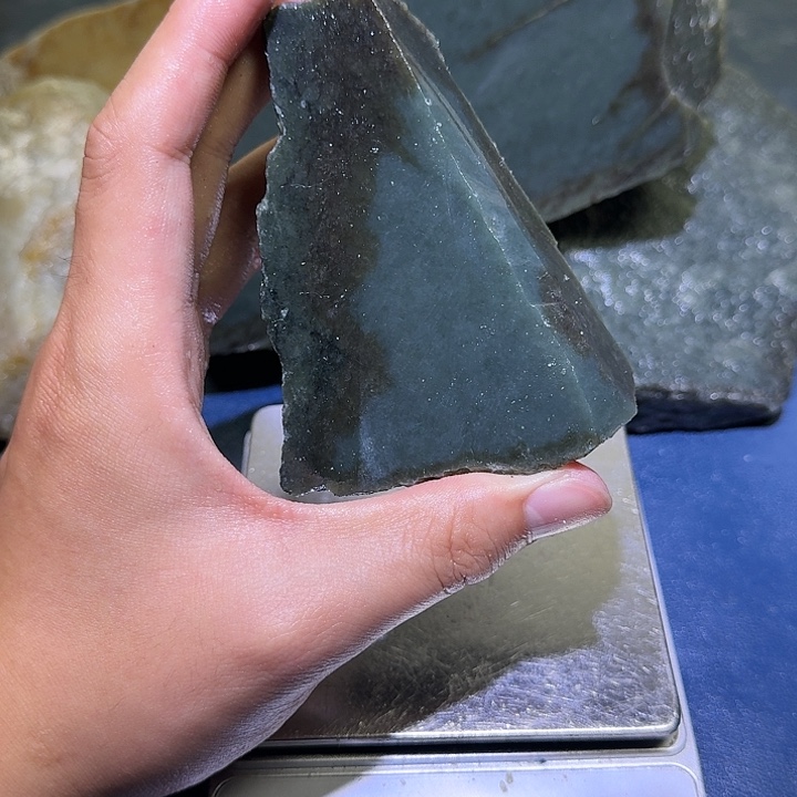 未镶嵌和田玉（糖玉）珠宝半成品