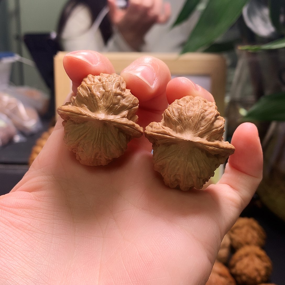 文玩核桃吊坠野狼32