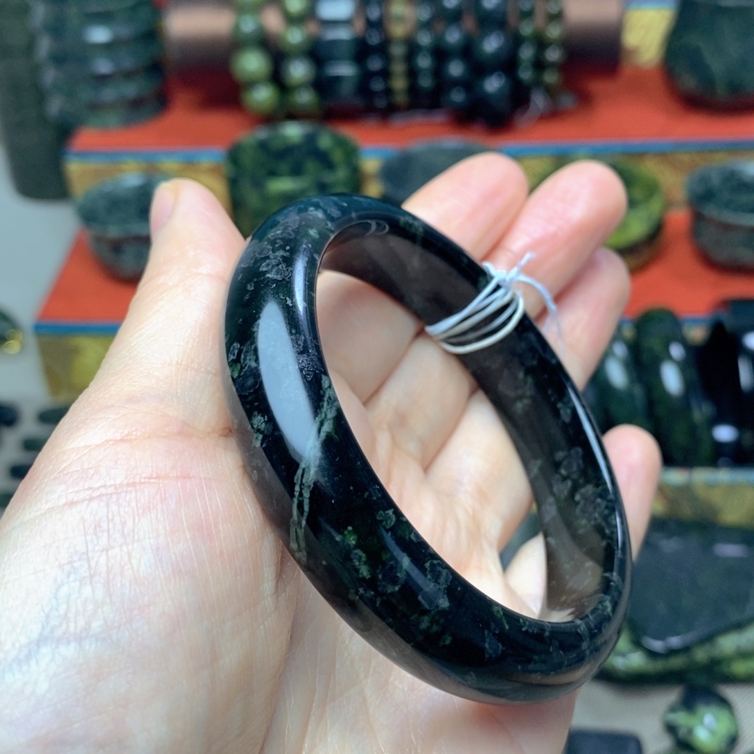 秋***风蛇纹石玉未镶嵌颈饰