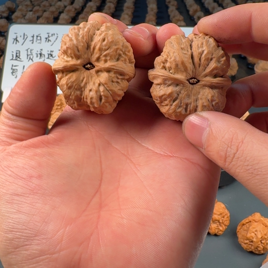 周****文玩核桃吊坠蛤蟆的眼睛是真的好看啊我的