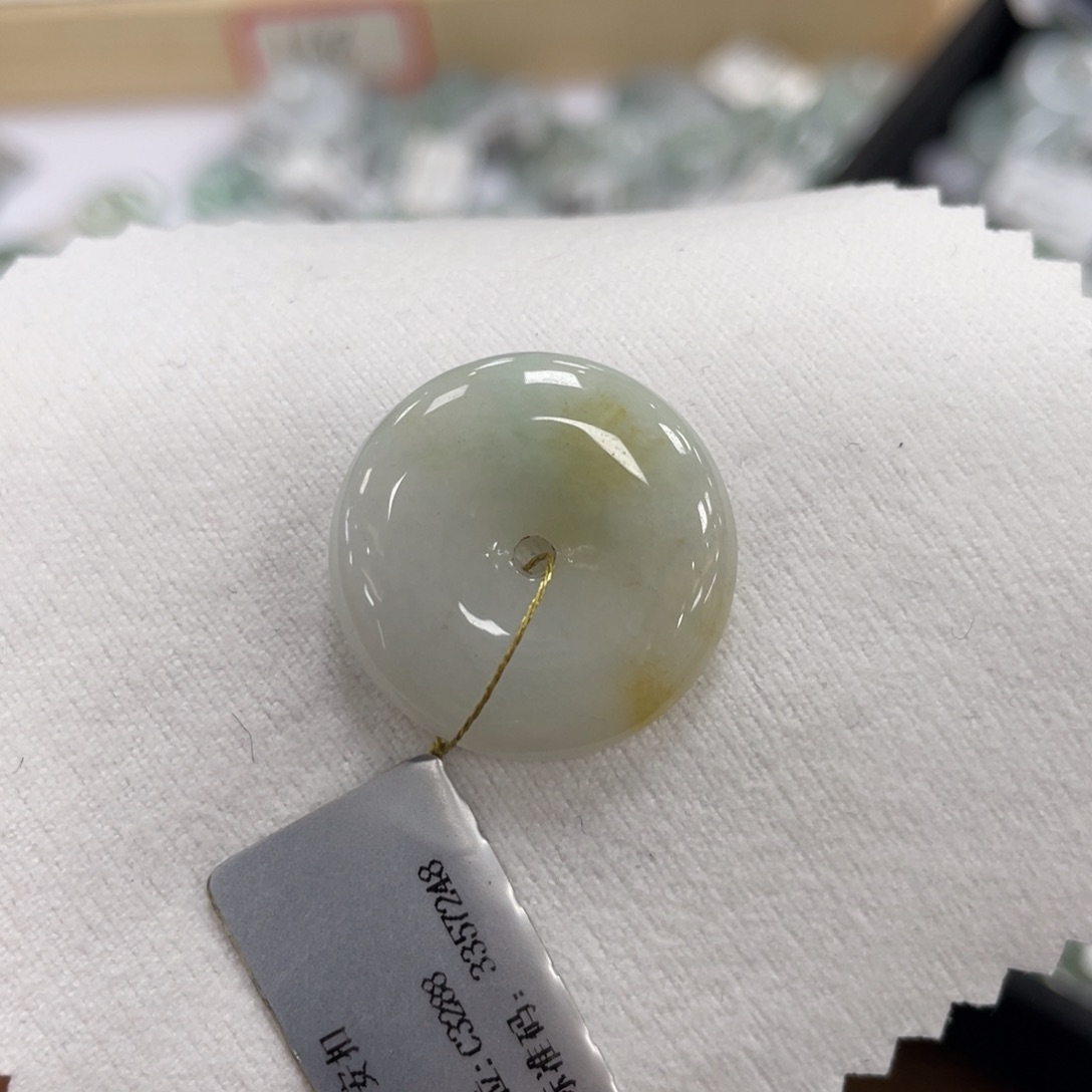 颈饰未镶嵌翡翠平安扣