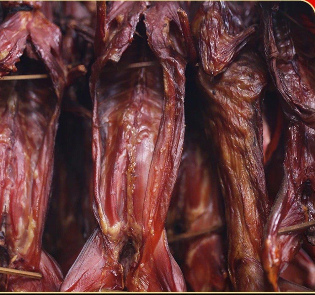 （村委助农）幕阜乡味农家传统工艺制作茶树烟熏腊兔肉地道农家风味