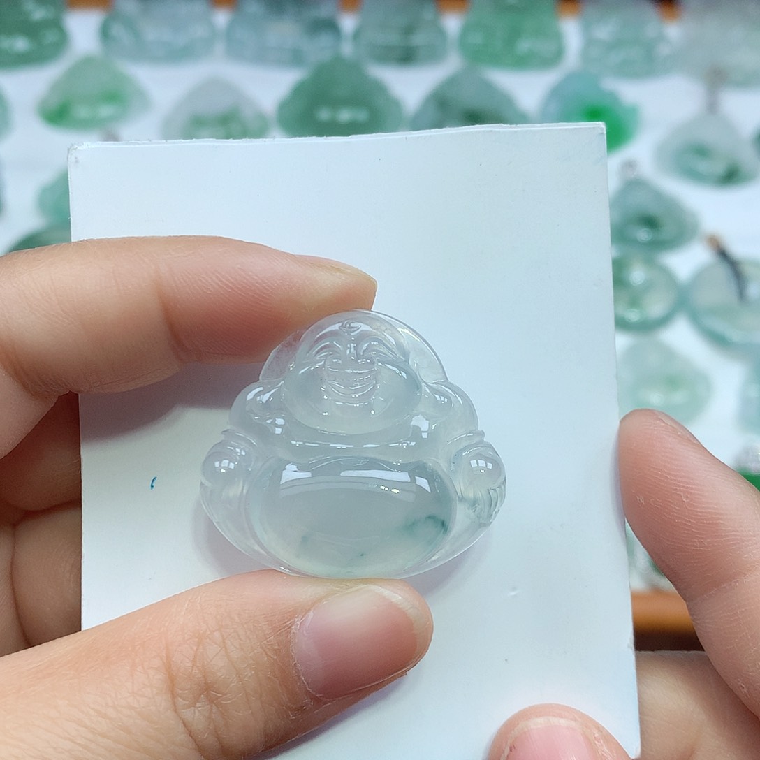 翡翠颈饰未镶嵌佛