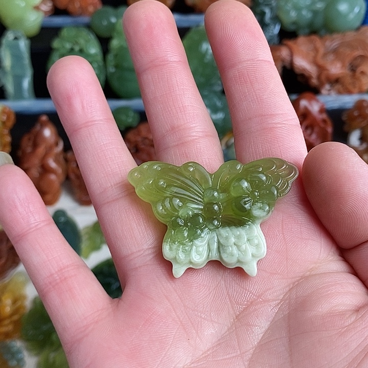 未镶嵌蛇纹石玉颈饰