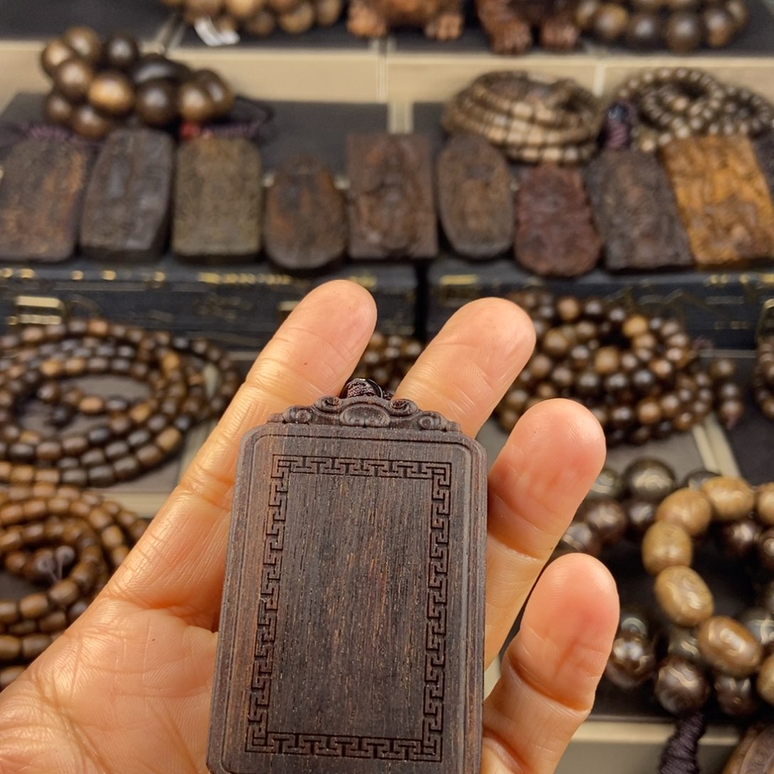 沉香木吊坠中****司越南芽庄白棋老料