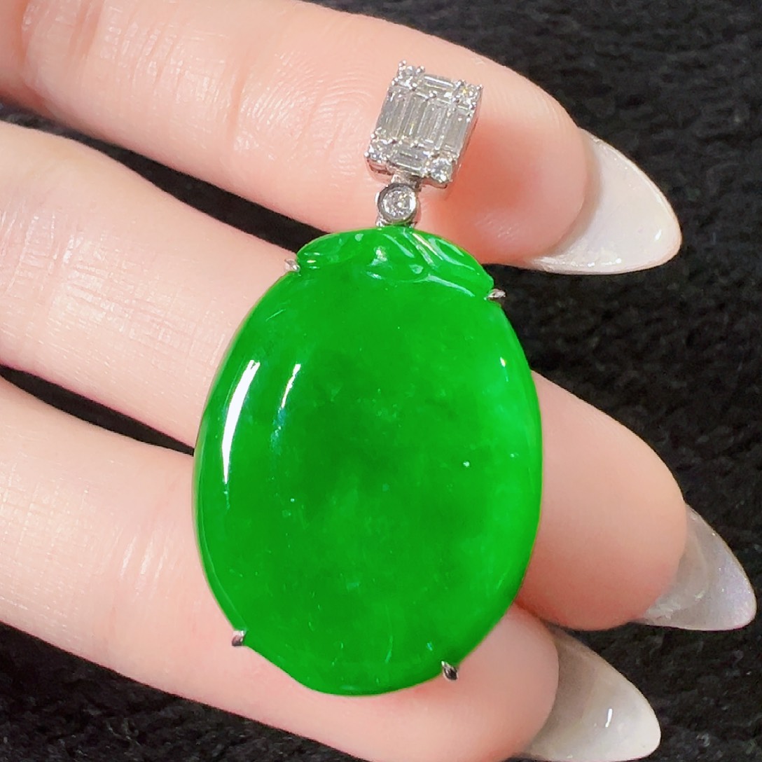 翡翠颈饰18K金镶嵌签收后24小时鉴赏期，过时不退